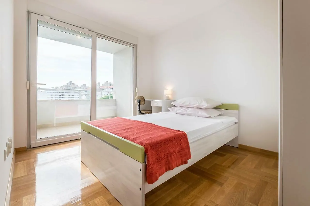 Apartment Znjan スプリト